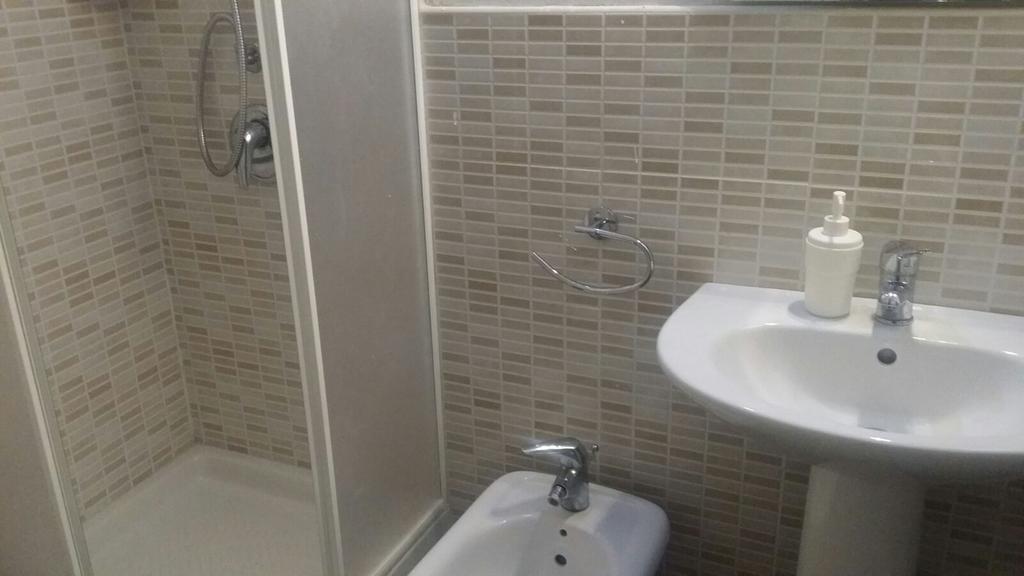 Hotel Lanza CTA Zimmer foto